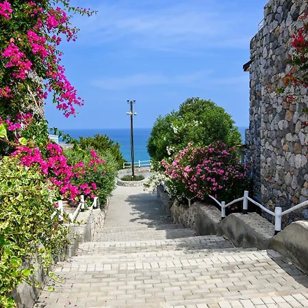 Palm Bay Esentepe With Sea View شقة Kalogrea